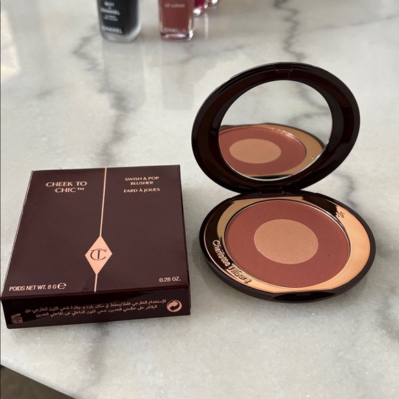 New Charlotte Tilbury 

Swish + pop blusher 
Color: Walk of no Shame 0.28 ounce - Picture 3 of 6